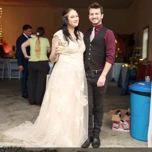 Wedding dress lace detail size 10/12